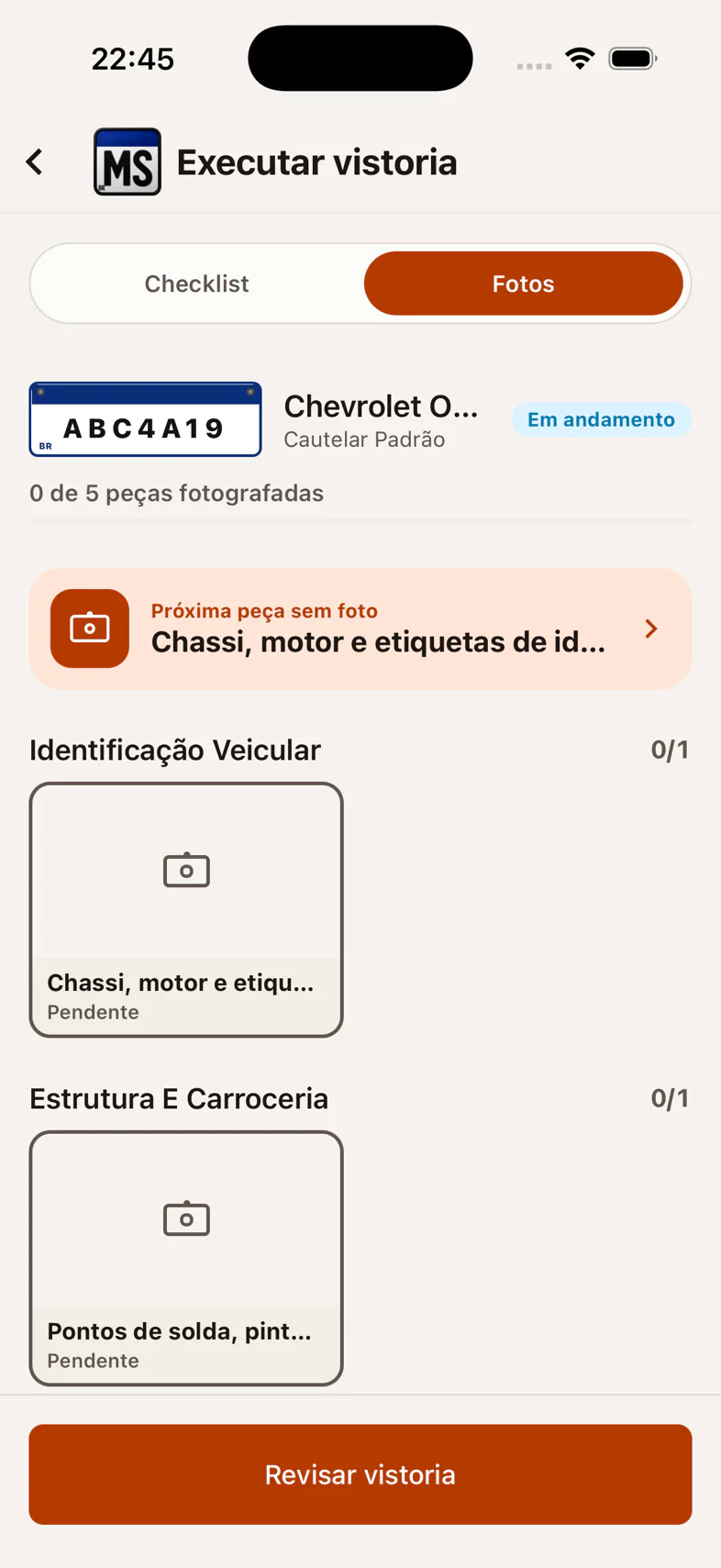 Execução da vistoria no MotorScan: abas de checklist e fotos, próxima peça a fotografar e registros agrupados por identificação veicular e carroceria.